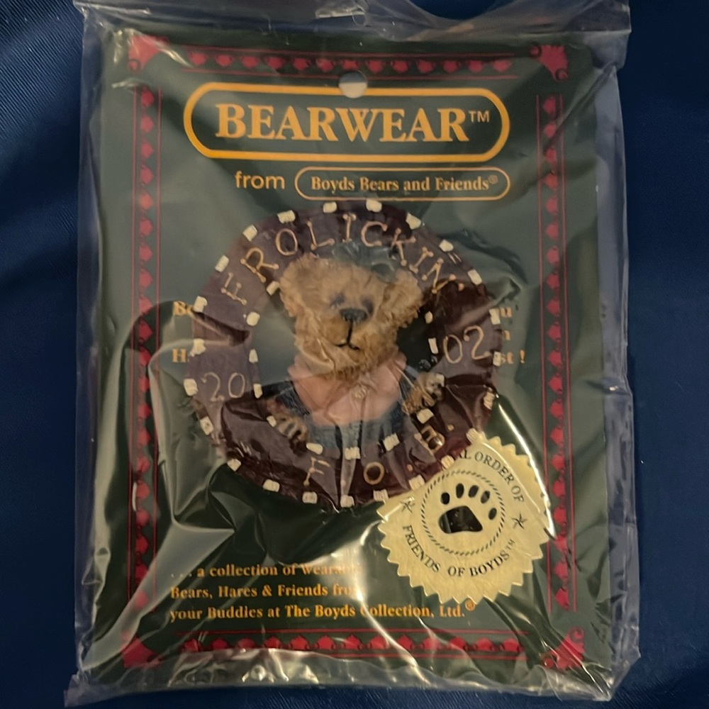 Boyds Bears and Friends F.O.B 2002 pin